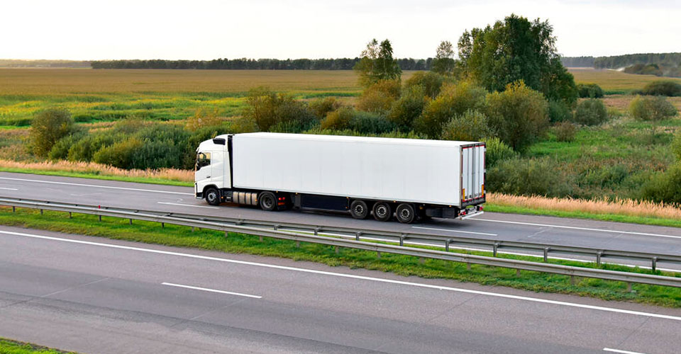 1 camión en la carretera